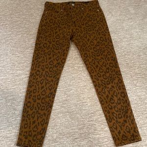 Never worn Banana Republic Mid Rise Skinny  Crop Jean Sz 27R